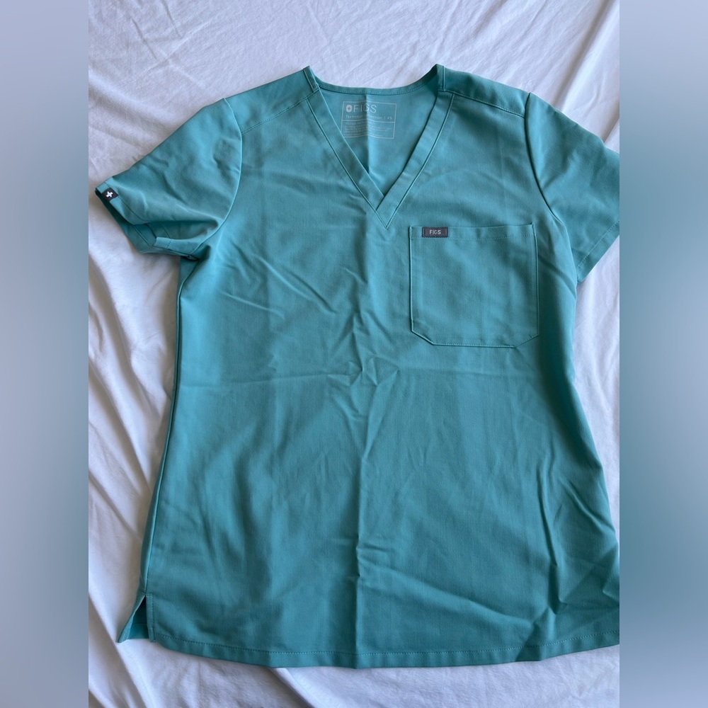 FIGS Catarina top XS sea glass